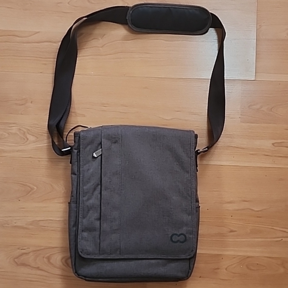 Casecrown Campus North Messenger Bag Charcoal Excellent Condition Unisex - Picture 8 of 14